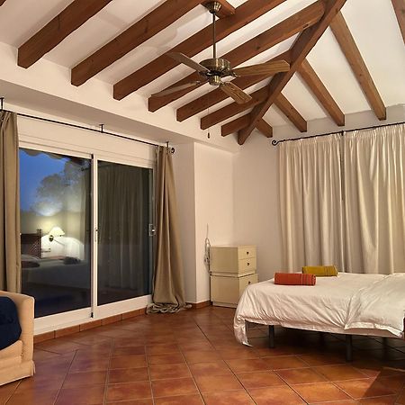Villa Close To The Beach In Марбеля Екстериор снимка
